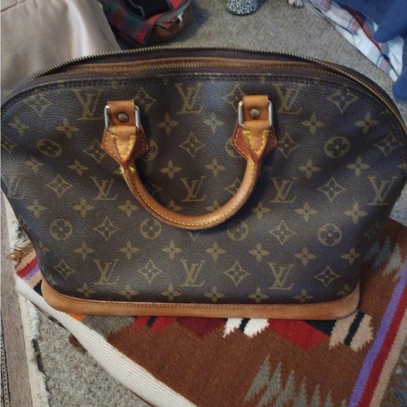 Authentic Alma Louis Vuitton handbag - Picture 6 of 9